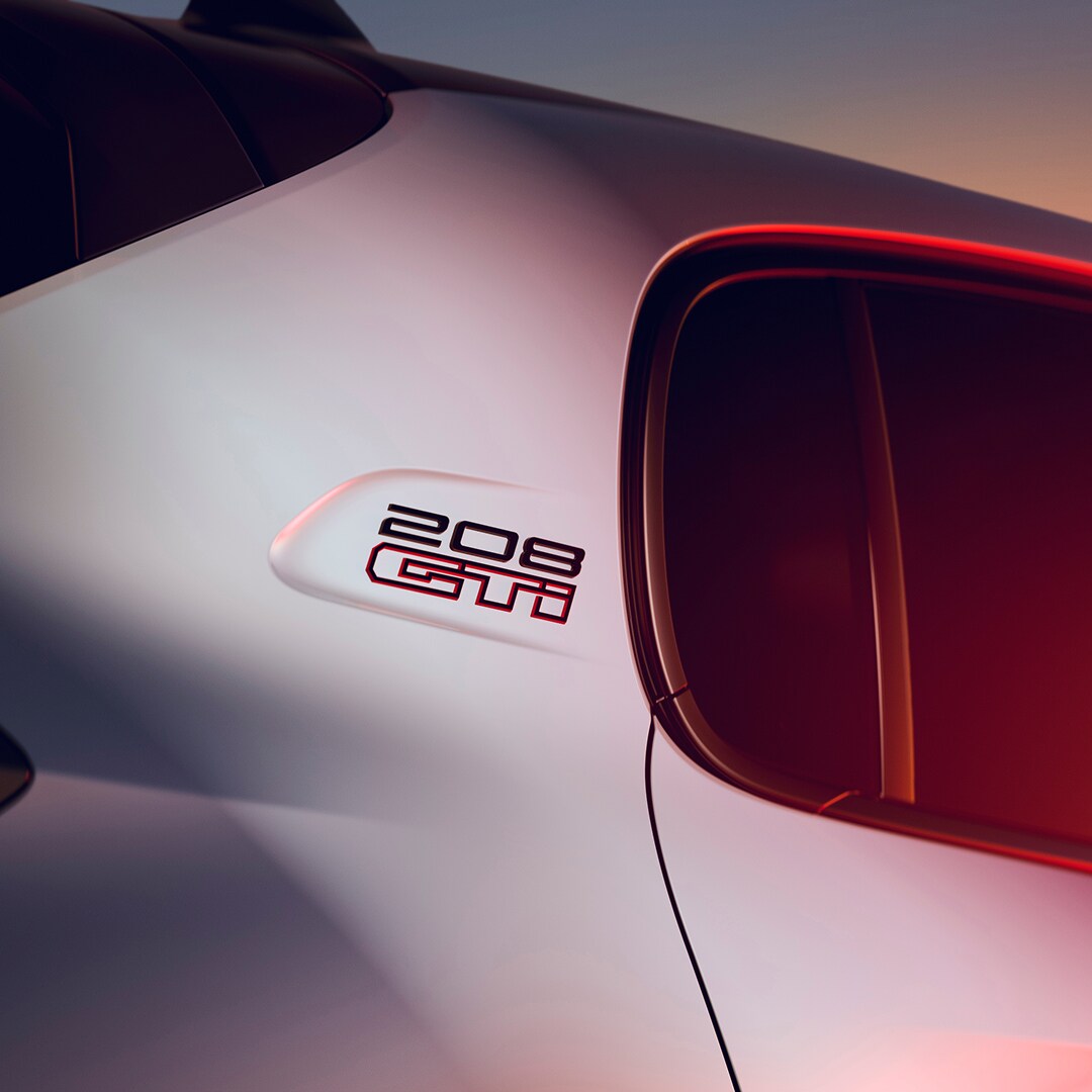 Neuer PEUGEOT E‑208 GTi, 208 GTi Emblem-Detail